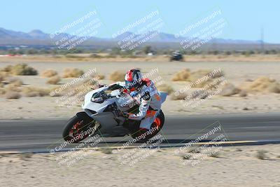 media/Jan-10-2025-CVMA Friday Practice (Fri) [[489e0da257]]/Group 4 and Trackday/Session 2 (Turn 4 Inside)/